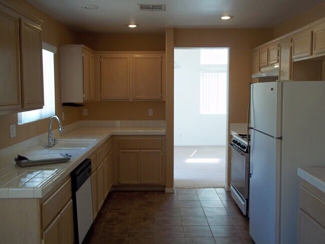 Foto del edificio - FANTASTIC GREEN VALLEY HOME IN GATED LEGACY VILLAGE COMMUNITY!