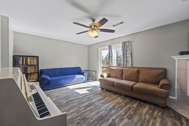 Foto del edificio - Beautiful 3-bedroom 2.5 bath Home in Bento...
