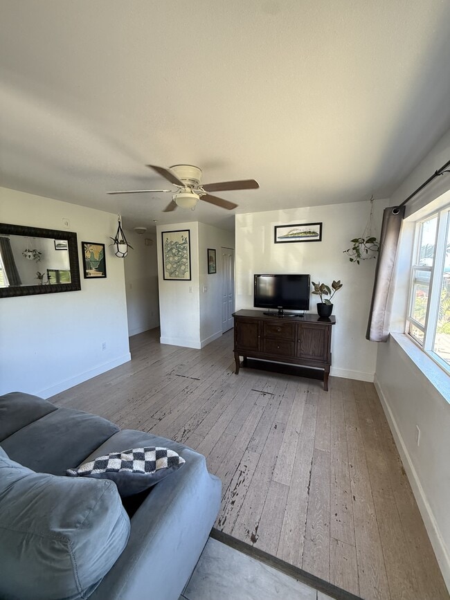 Building Photo - 15 Abbey Ln