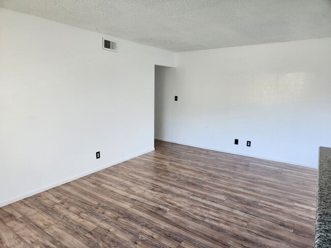 Foto del edificio - 225 Harding Blvd