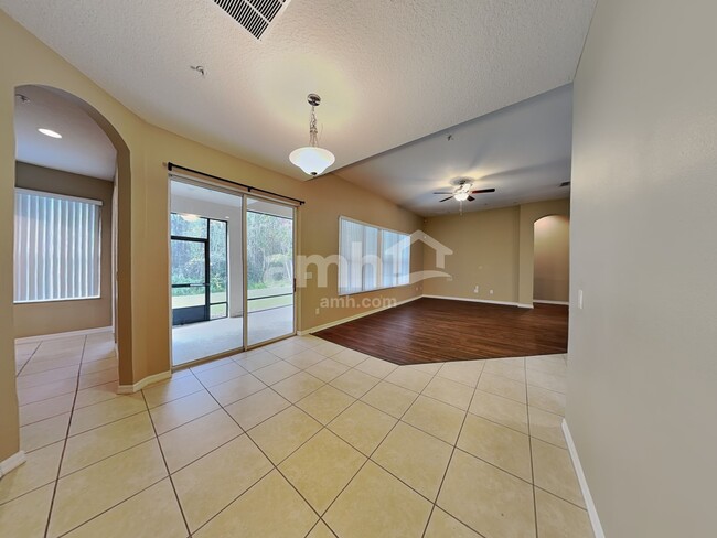 Building Photo - 10016 Caroline Park Dr