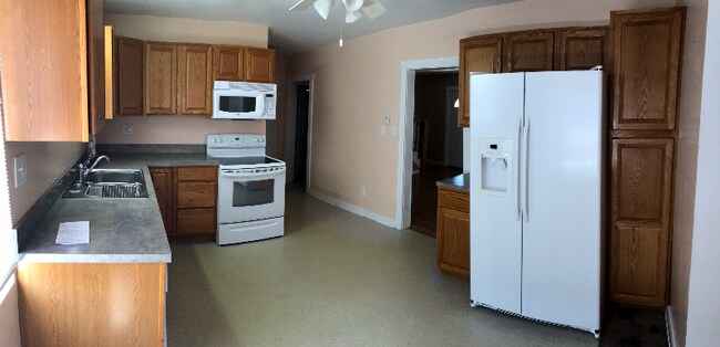 Foto del edificio - 1328 Rock Cliff Dr