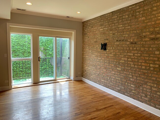 Foto del edificio - 2303 W Granville Ave