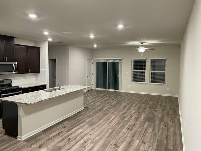 Building Photo - 1643 Villageside Ct