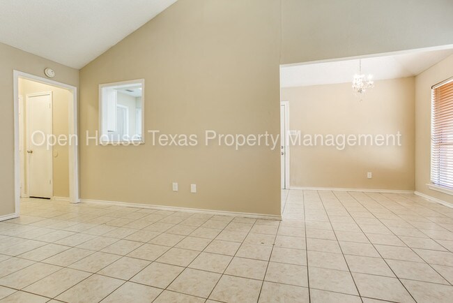 Foto del edificio - 5014 Brookhollow Dr