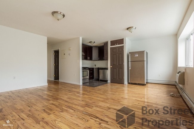 Foto del edificio - 685 Chauncey St