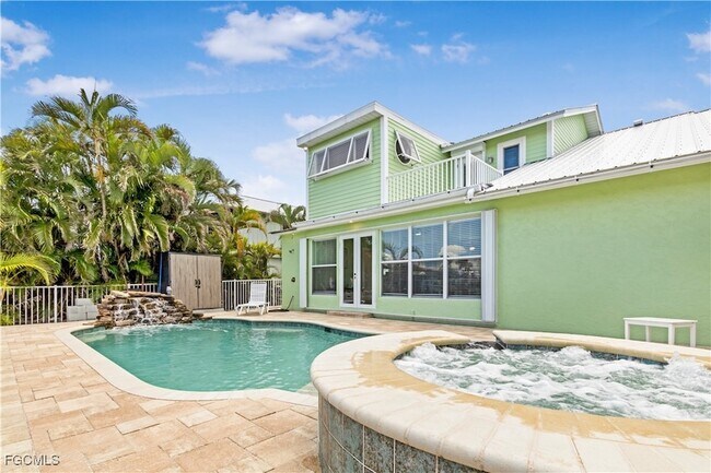 Foto del edificio - 2372 Baybreeze St