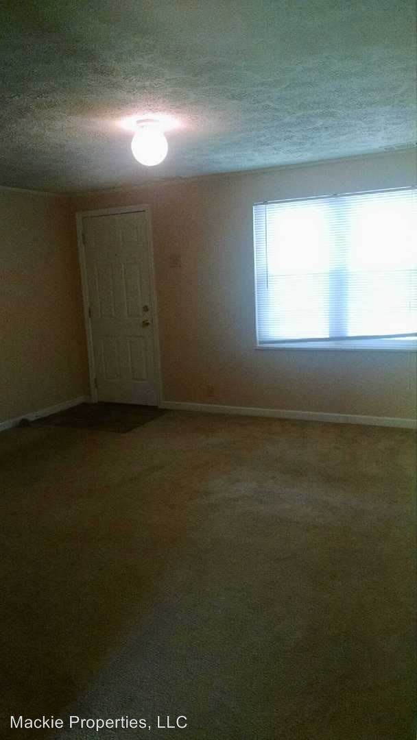 Building Photo - 3 br, 1 bath House - 3560 N. Russell Road