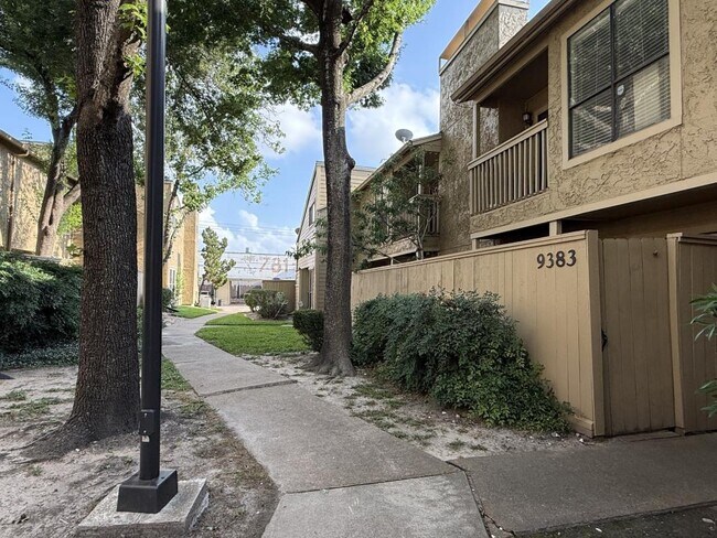 Foto del edificio - 9383 Pagewood Ln
