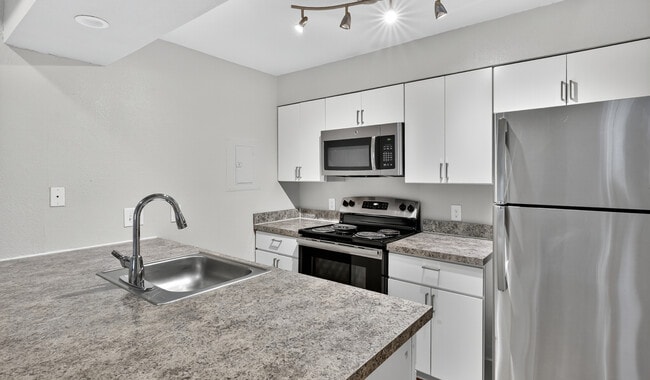 Building Photo - Skyview Apartment Homes