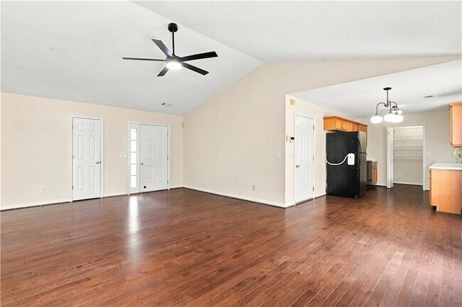 Building Photo - 28 Autumn Ridge Dr