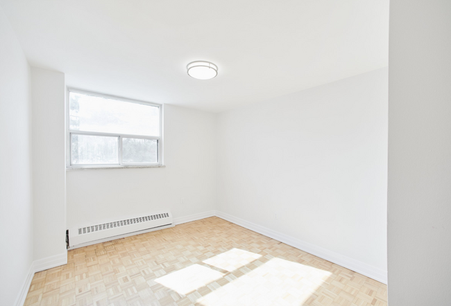 Building Photo - NEWLY RENOVATED 1 Bedroom Apt - MISSISSAUGA