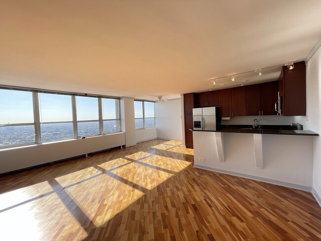Foto del edificio - 655 W Irving Park Rd