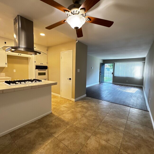 Building Photo - 8542 Emerson Cir
