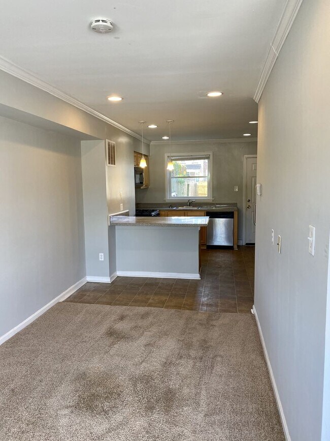 Foto del edificio - 2 Bedroom Townhome in Highlandtown ~ Close...