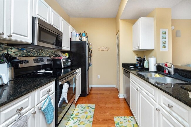 Building Photo - Beautiful 2/2 in Hunter's Creek