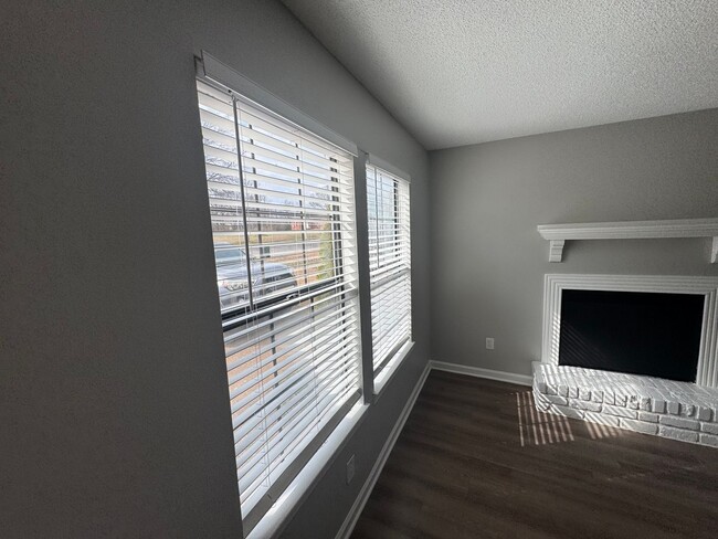 Building Photo - 3546 Christine Rd