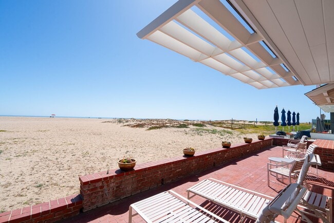Building Photo - 2124 E Oceanfront