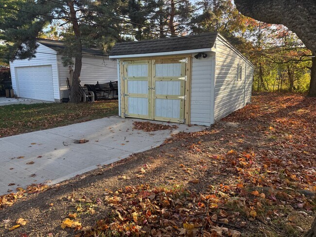 Foto del edificio - Newly updated 3 bd house in Euclid- NO VOU...