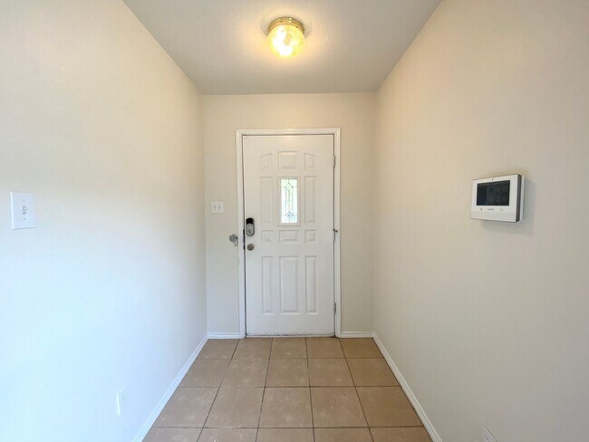 Building Photo - Welcome home to 16511 Caballo Valley!