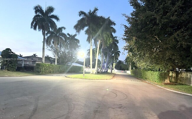 Foto del edificio - 738 SW 9th St