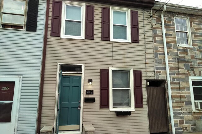 Building Photo - 449 Union St
