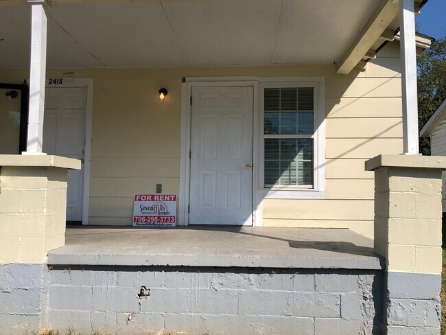 Building Photo - 2415 Maple Rd SE