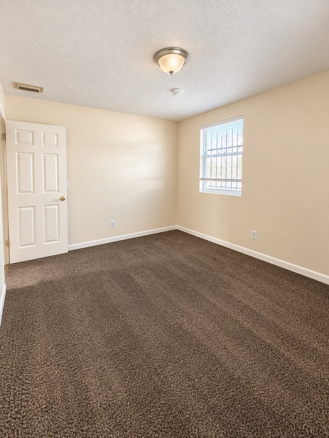 Dormitorio 2 - 2730 Hamilton Cir