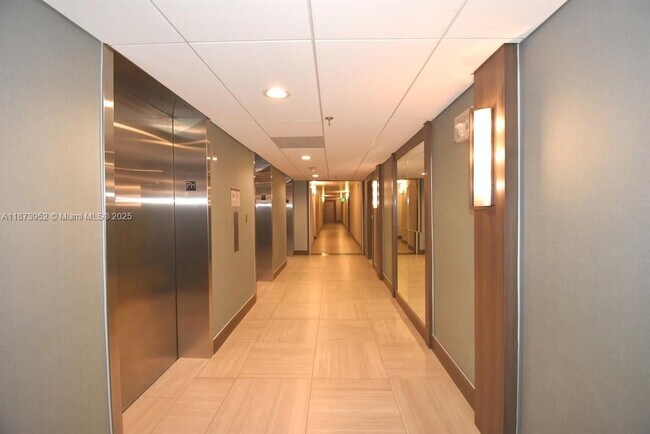 Foto del edificio - 3701 N Country Club Dr