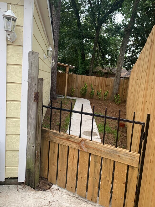 Foto del edificio - 22802 Whispering Willow Dr