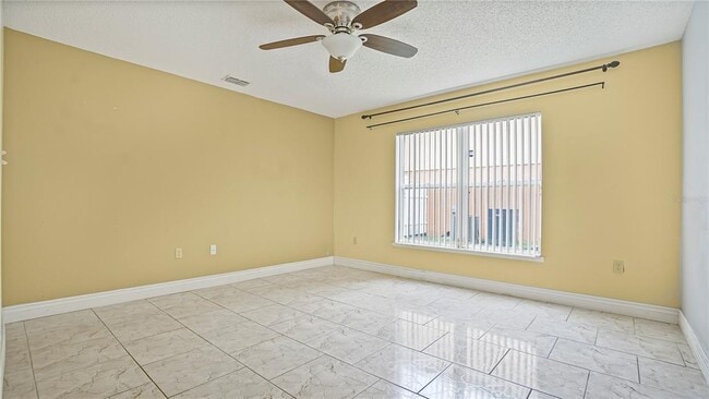 Building Photo - 105 Caterham Way