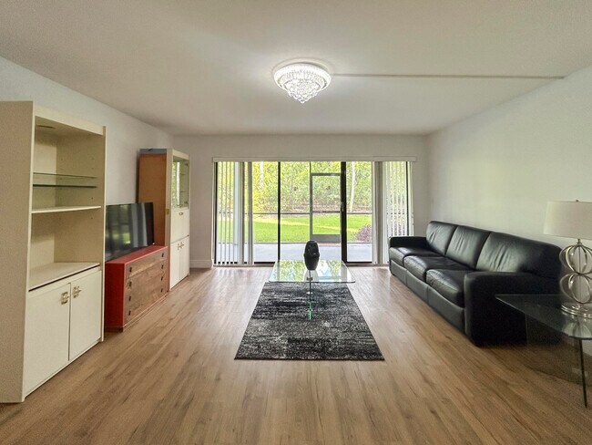 Foto del edificio - 9235 SW 8th St