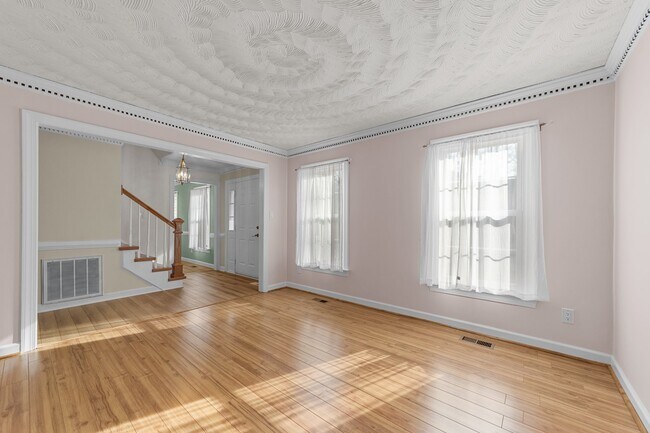 Foto del edificio - 832 Chalbourne Dr