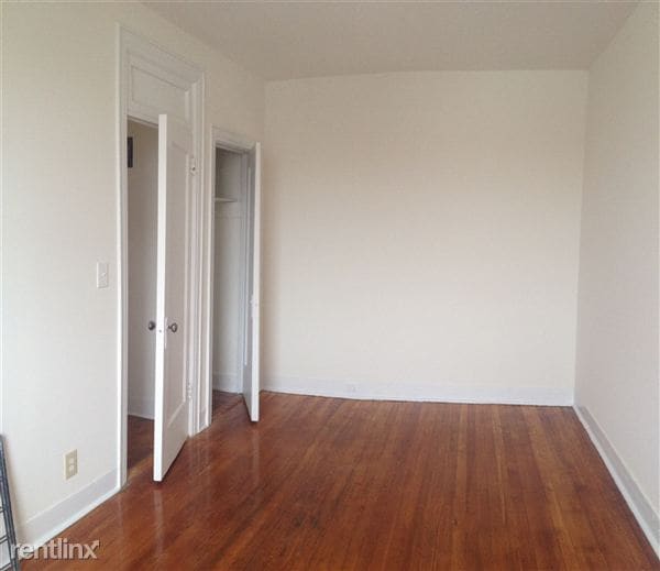 Building Photo - 7918 Woodside Ave