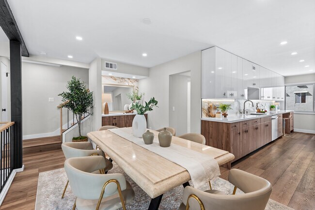 Comedor con espacio de almacenamiento - 13135 Mindanao Way