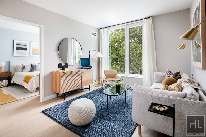 NO FEE/BREATHTAKING SKYLINE VIEWS W/ MASS... Room for Rent in Queens