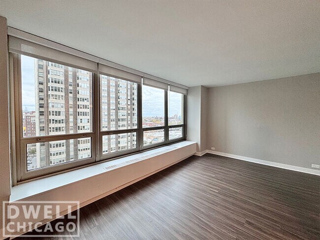 Foto del edificio - 3440 N Lake Shore Dr