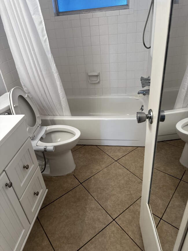 Building Photo - 2337 Hama Dr