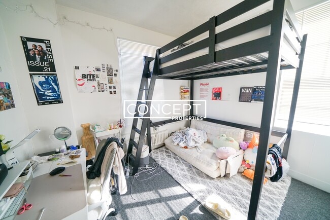 Building Photo - 218 Hemenway St