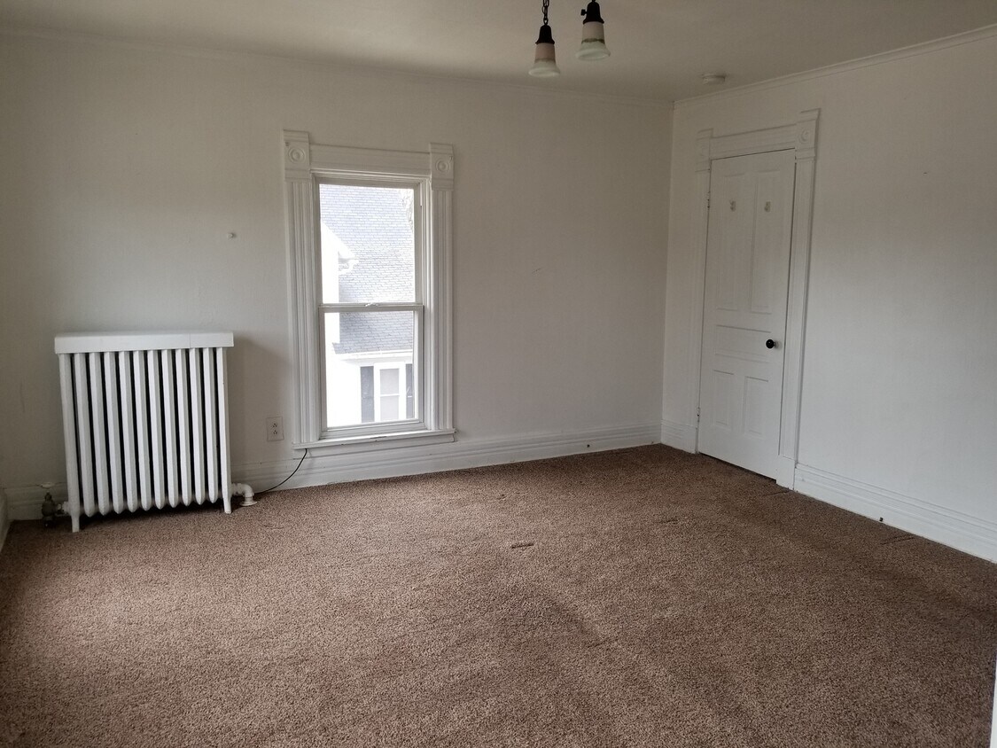Foto principal - 435 E Centerway St