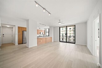 Building Photo - 555 NE 8th St