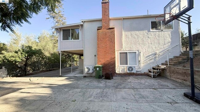 Building Photo - 3682 Seven Hills Rd
