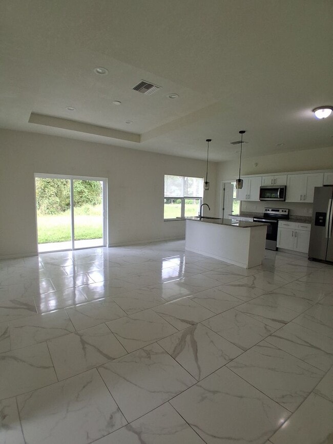 Building Photo - Stunning 4BR/2BA Home with Modern Upgrades...