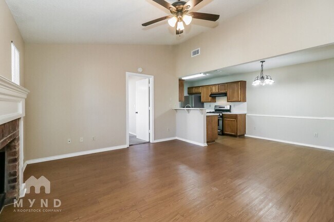 Building Photo - 1213 Hyridge St