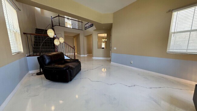 Foto del edificio - Spacious 5 Bedroom 4 Bathroom Home in Rive...