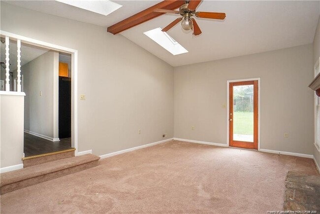 Building Photo - 2601 Fashion Ln