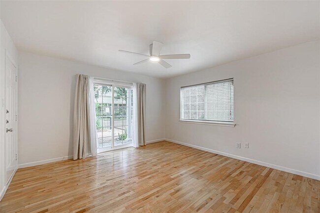Foto del edificio - 210 Emerson St
