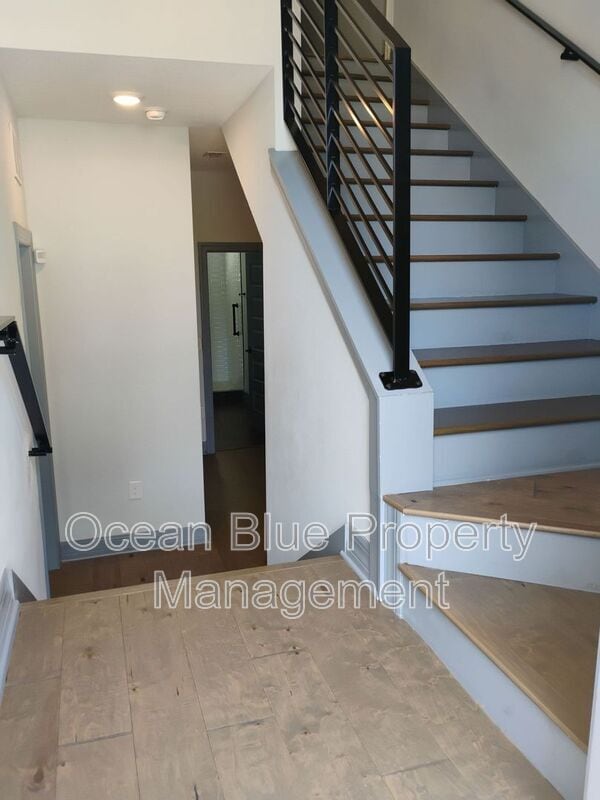 Building Photo - 3421 W Horatio St