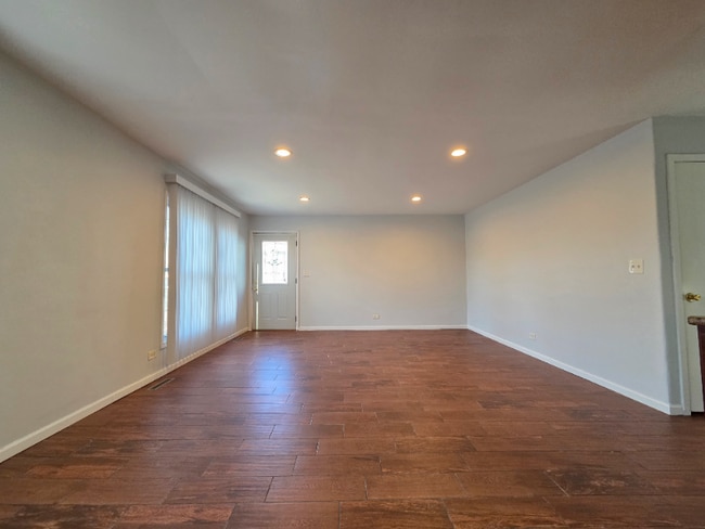 Foto del edificio - 331 Lawn Terrace