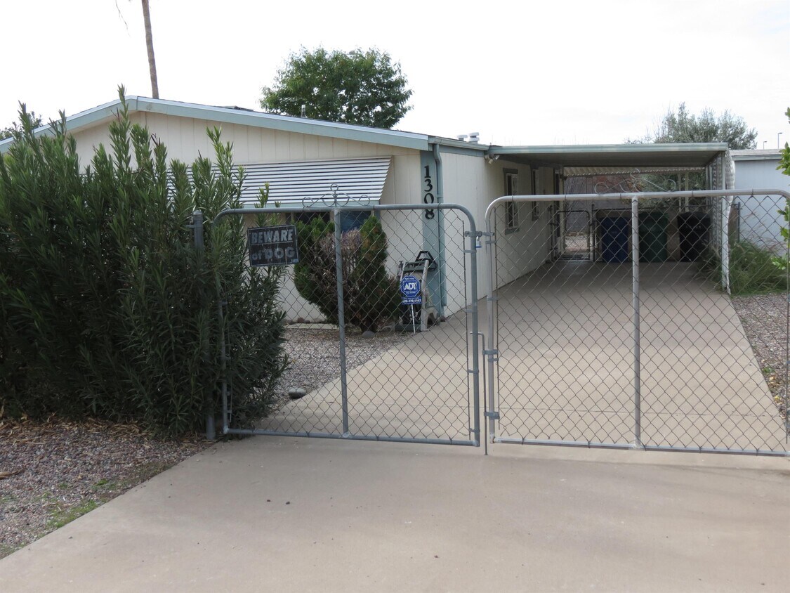 Foto principal - 1308 S 76th Pl
